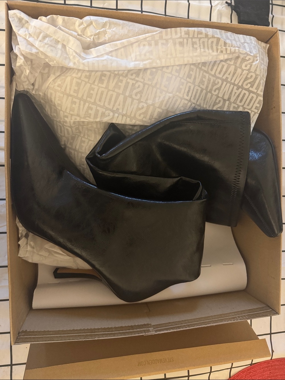 Steve Madden Black Pointed Toe Women's Ankle Boots - Elegant Leather Look